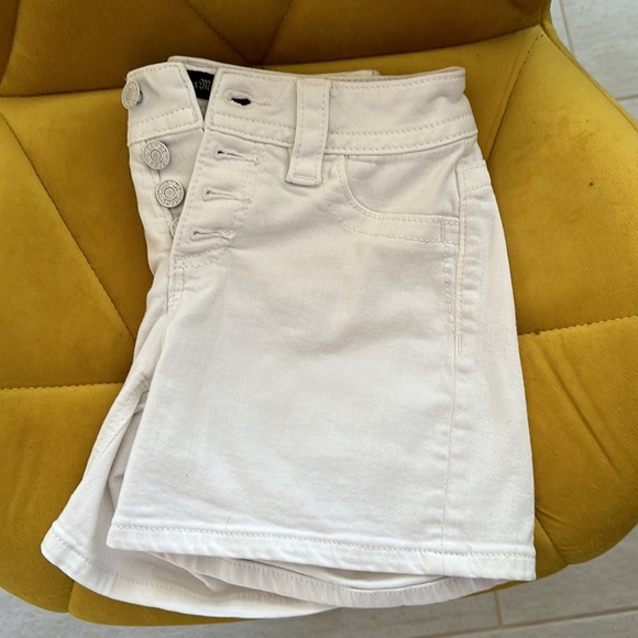 Miss Me Shorts White - Picture 8 of 8